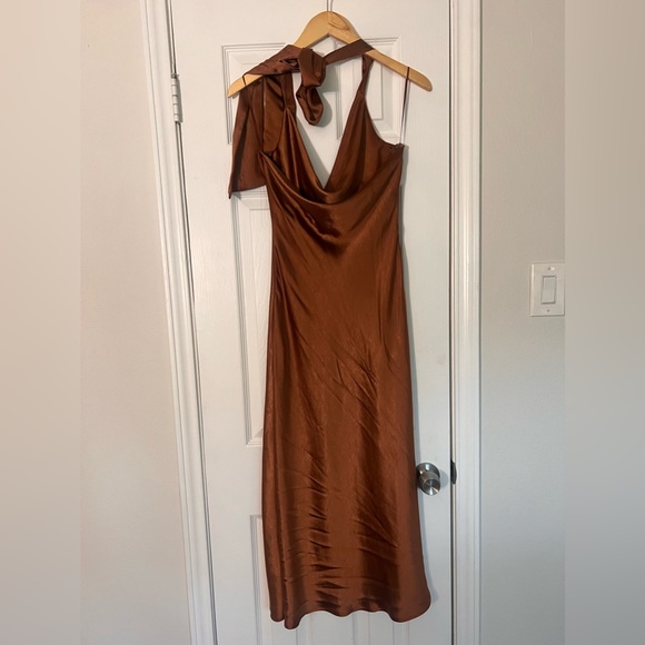 Classy, backless, halter satin dress with slit. 🔥 - Picture 2 of 2